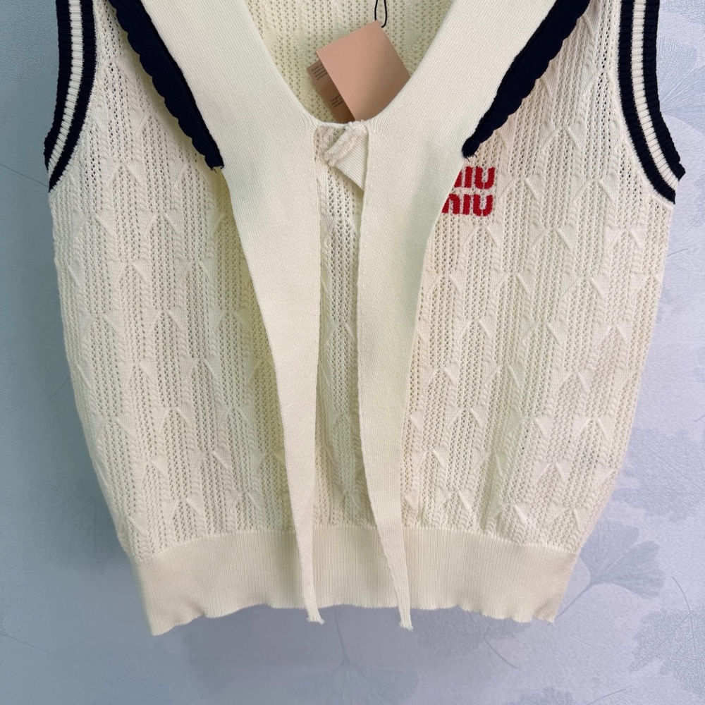Miu Miu Cream Knit Sailor-Style Tank with Navy Trim and Red Logo - Picture 6 of 9